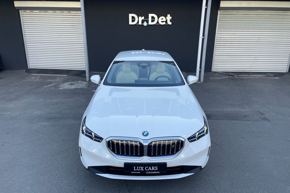 Продам BMW 540 i5 eDrive 40 2024 года в Киеве