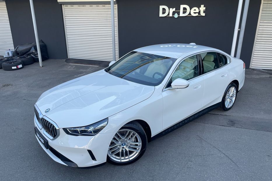 Продам BMW 540 i5 eDrive 40 2024 года в Киеве