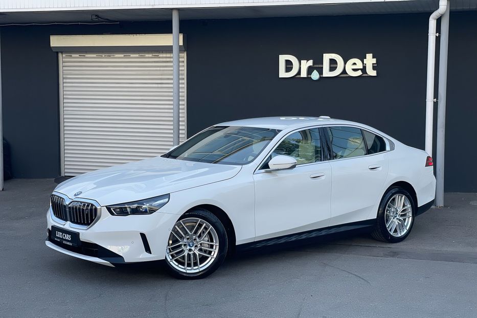 Продам BMW 540 i5 eDrive 40 2024 года в Киеве