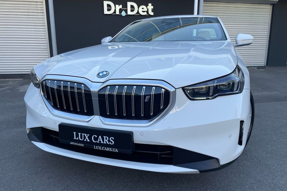 Продам BMW 540 i5 eDrive 40 2024 года в Киеве