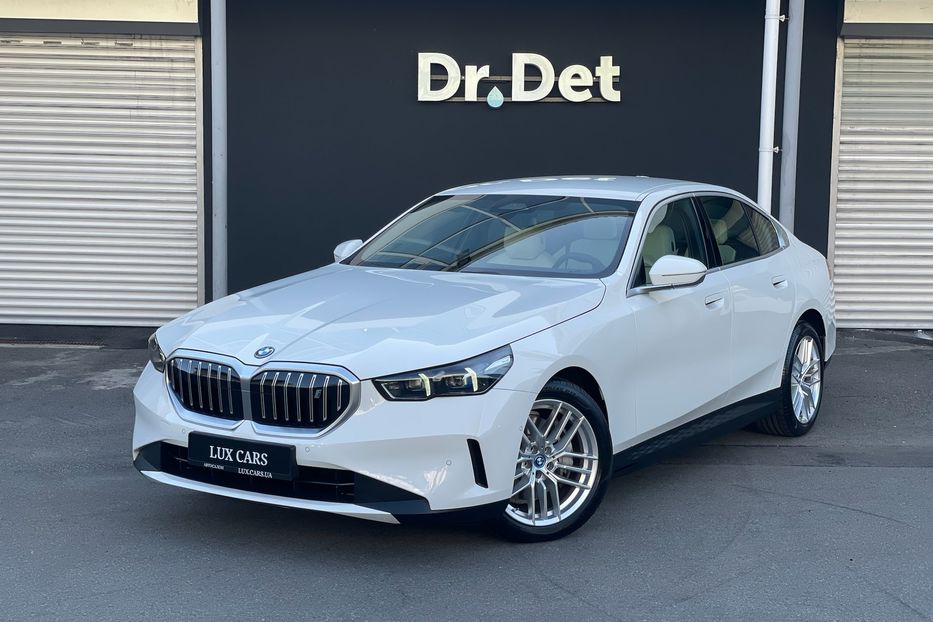 Продам BMW 540 i5 eDrive 40 2024 года в Киеве