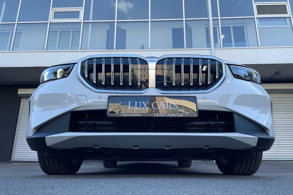 Продам BMW 540 i5 eDrive 40 2024 года в Киеве