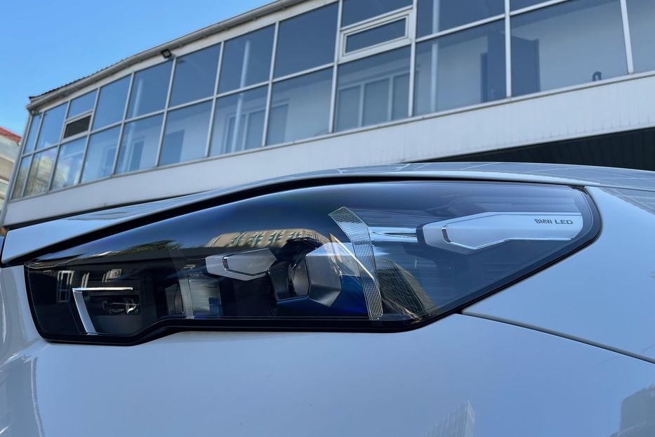 Продам BMW 540 i5 eDrive 40 2024 года в Киеве