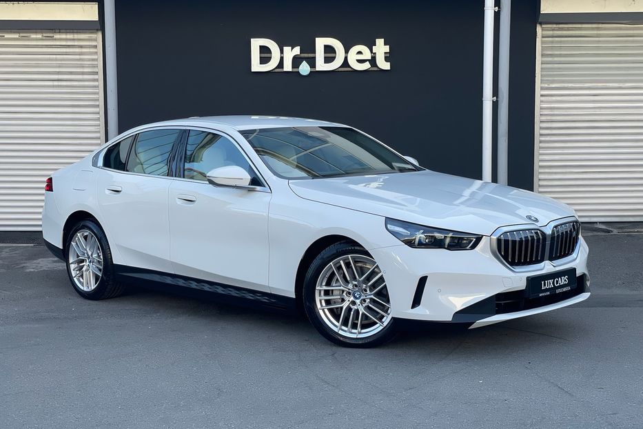 Продам BMW 540 i5 eDrive 40 2024 года в Киеве