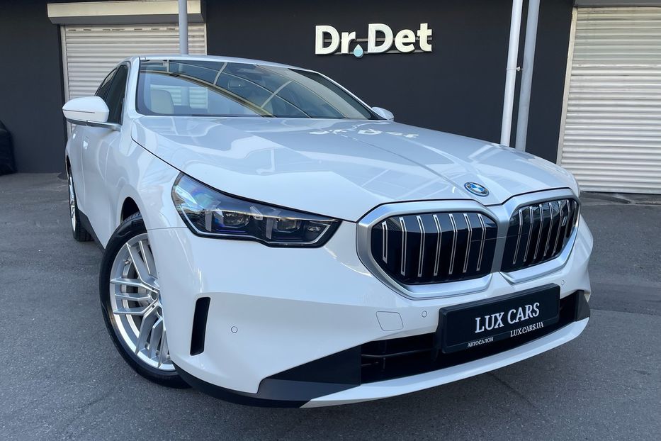 Продам BMW 540 i5 eDrive 40 2024 года в Киеве