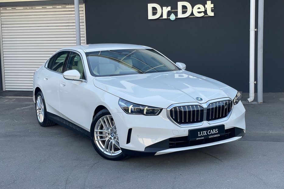 Продам BMW 540 i5 eDrive 40 2024 года в Киеве