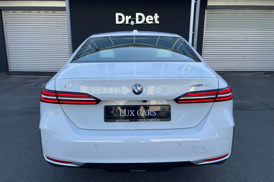 Продам BMW 540 i5 eDrive 40 2024 года в Киеве