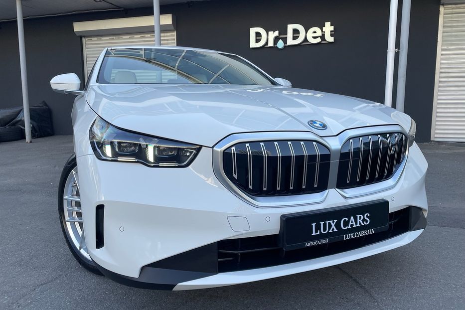 Продам BMW 540 i5 eDrive 40 2024 года в Киеве