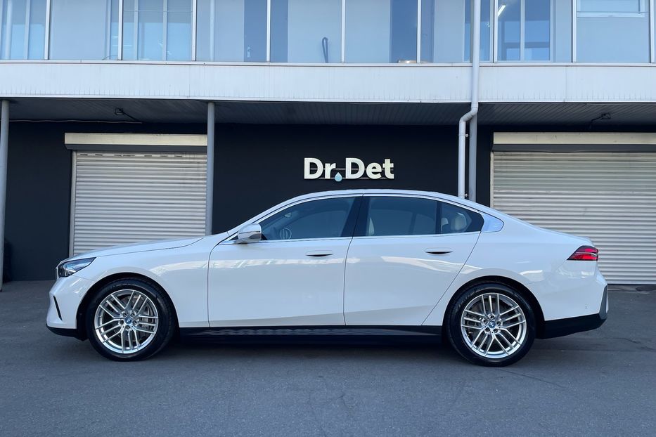 Продам BMW 540 i5 eDrive 40 2024 года в Киеве
