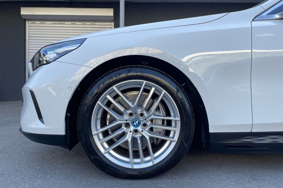 Продам BMW 540 i5 eDrive 40 2024 года в Киеве