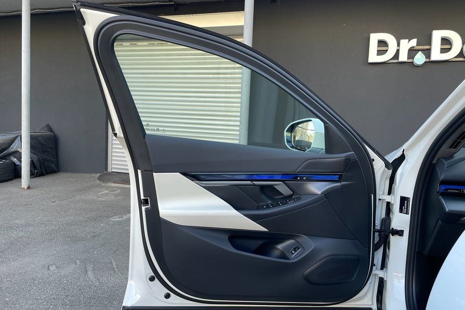 Продам BMW 540 i5 eDrive 40 2024 года в Киеве
