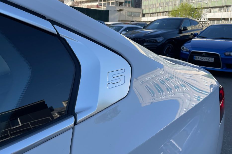 Продам BMW 540 i5 eDrive 40 2024 года в Киеве