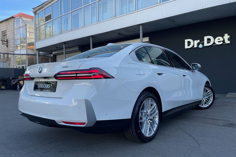 Продам BMW 540 i5 eDrive 40 2024 года в Киеве