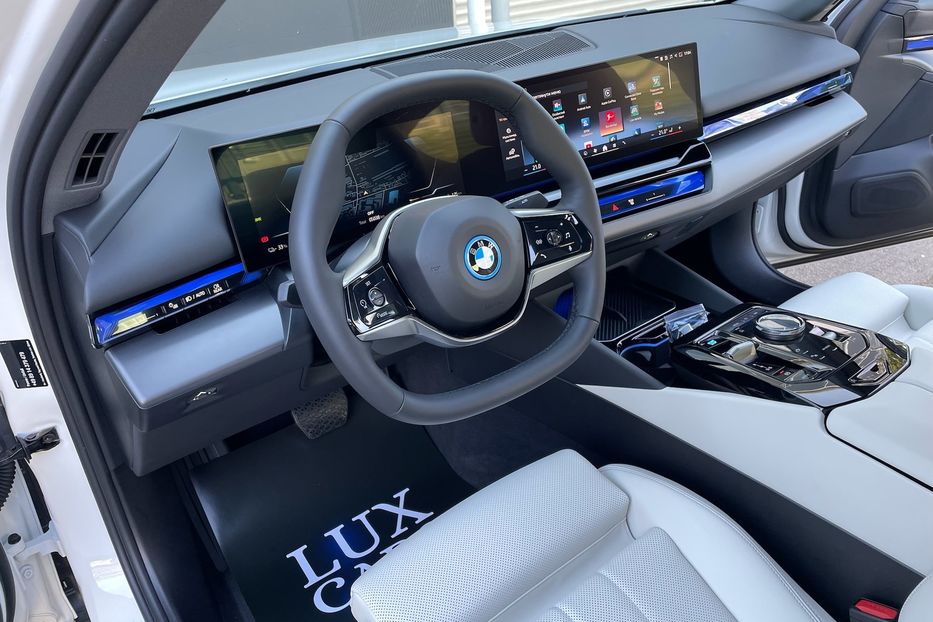 Продам BMW 540 i5 eDrive 40 2024 года в Киеве