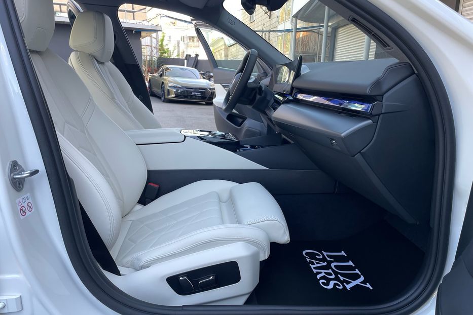 Продам BMW 540 i5 eDrive 40 2024 года в Киеве