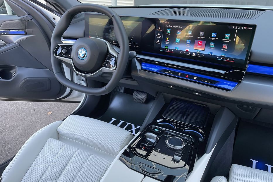 Продам BMW 540 i5 eDrive 40 2024 года в Киеве