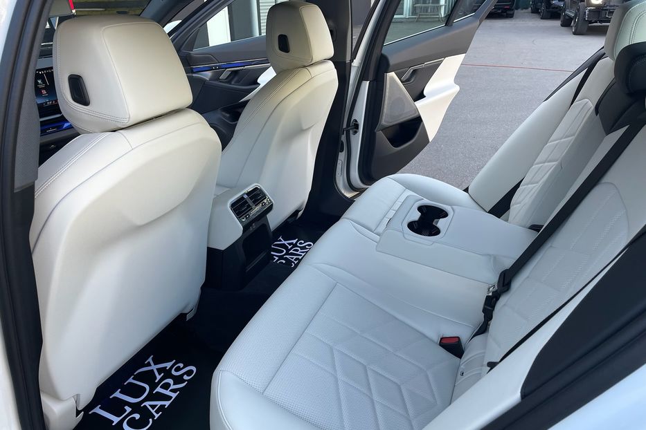 Продам BMW 540 i5 eDrive 40 2024 года в Киеве