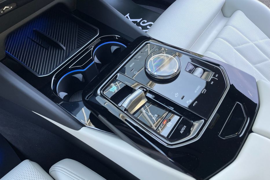 Продам BMW 540 i5 eDrive 40 2024 года в Киеве