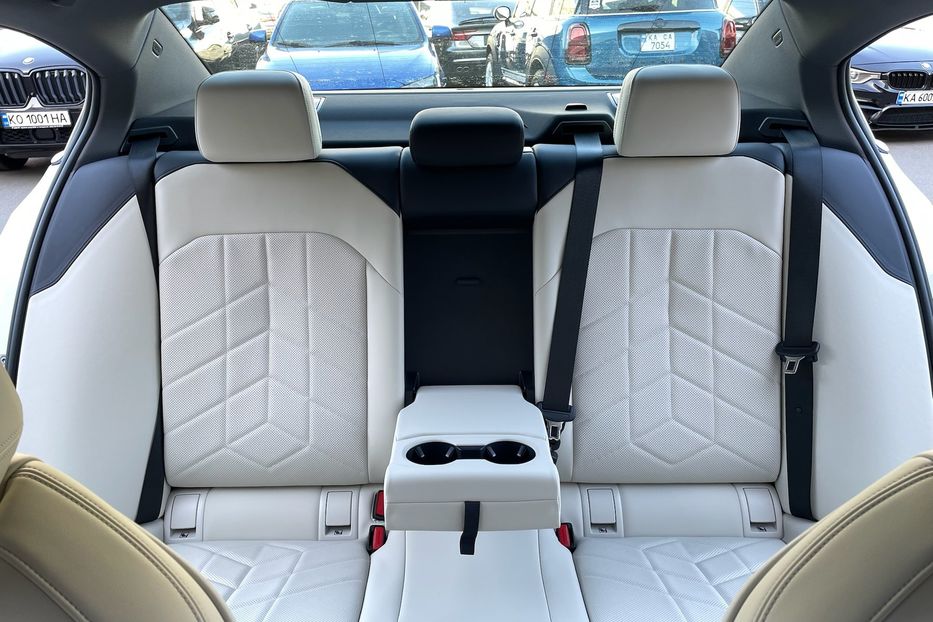 Продам BMW 540 i5 eDrive 40 2024 года в Киеве