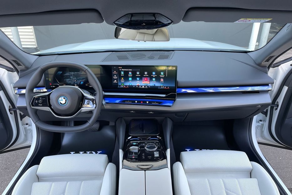 Продам BMW 540 i5 eDrive 40 2024 года в Киеве