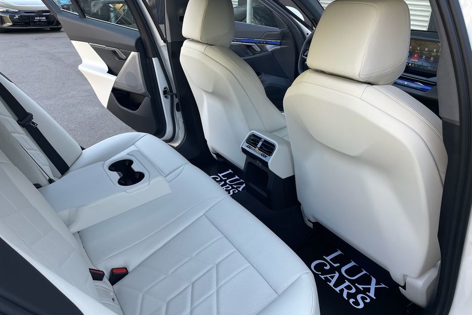 Продам BMW 540 i5 eDrive 40 2024 года в Киеве