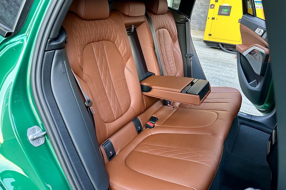 Продам BMW X6 M60i 2023 года в Киеве