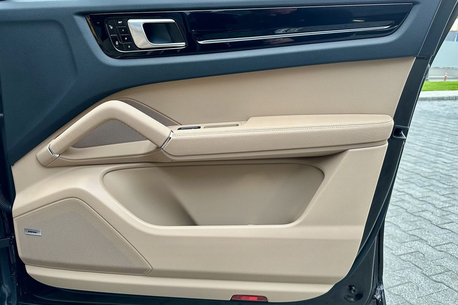 Продам Porsche Cayenne 2018 года в Киеве