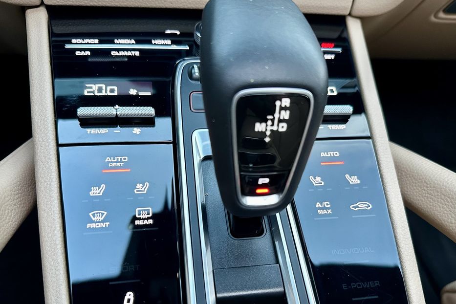 Продам Porsche Cayenne 2018 года в Киеве