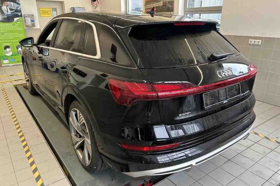 Продам Audi E-Tron 55 S Line quattro  2022 года в Львове