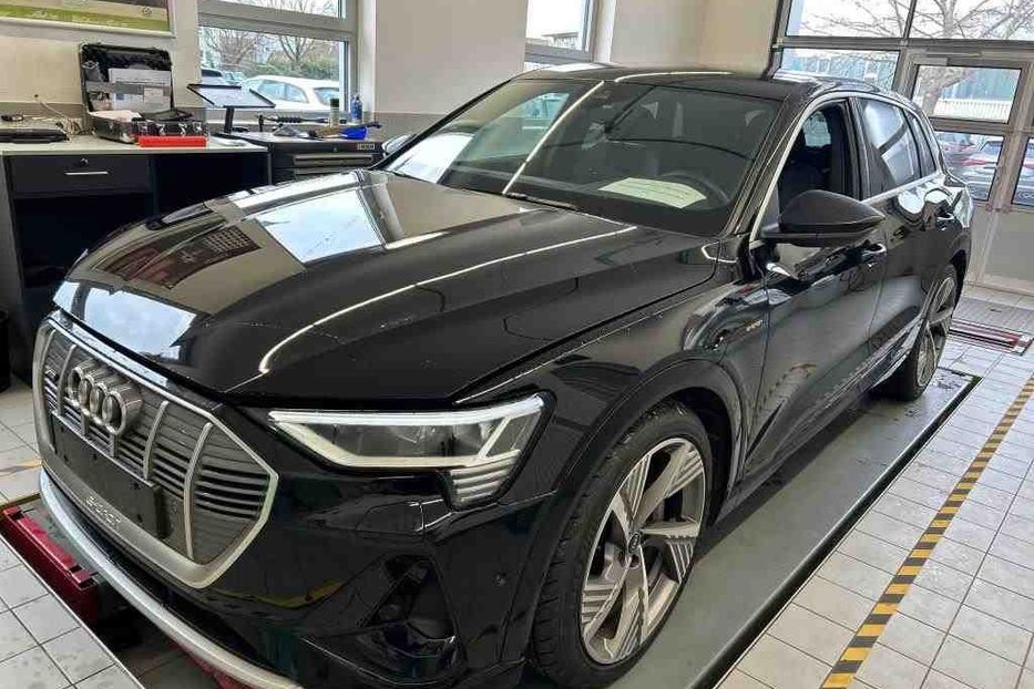 Продам Audi E-Tron 55 S Line quattro  2022 года в Львове