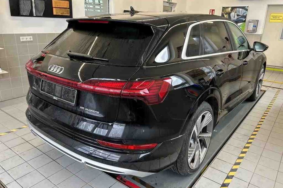 Продам Audi E-Tron 55 S Line quattro  2022 года в Львове