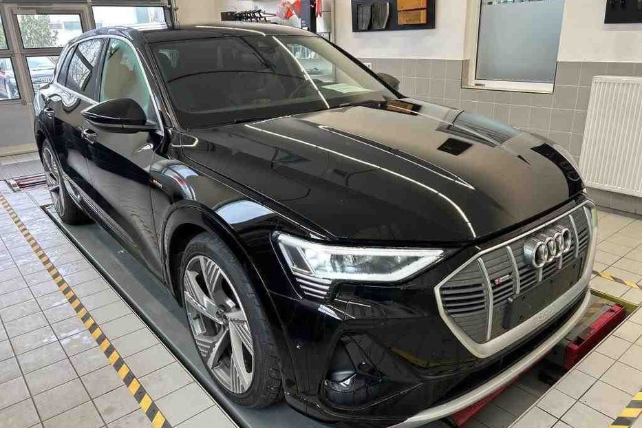 Продам Audi E-Tron 55 S Line quattro  2022 года в Львове