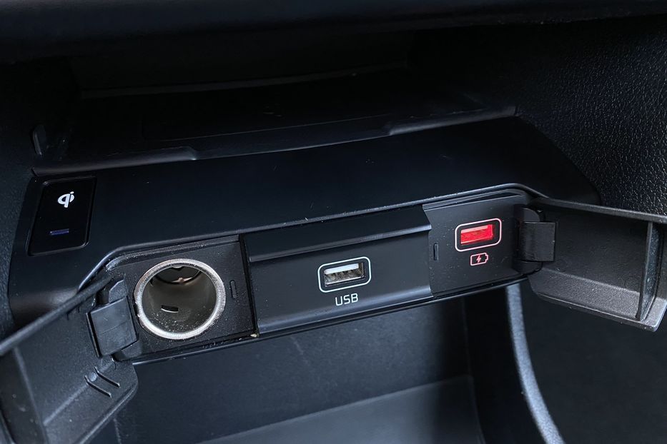 Продам Kia Niro ПідгрівсидінькермаСліпізониJBL 2021 года в Львове