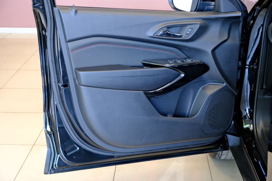 Продам Chevrolet Tracker Trax 2025 года в Одессе