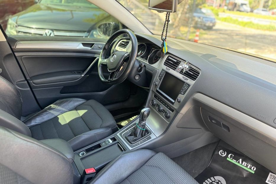 Продам Volkswagen Golf VII 2014 года в Черновцах