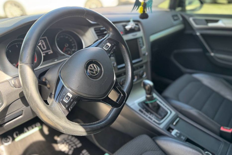 Продам Volkswagen Golf VII 2014 года в Черновцах