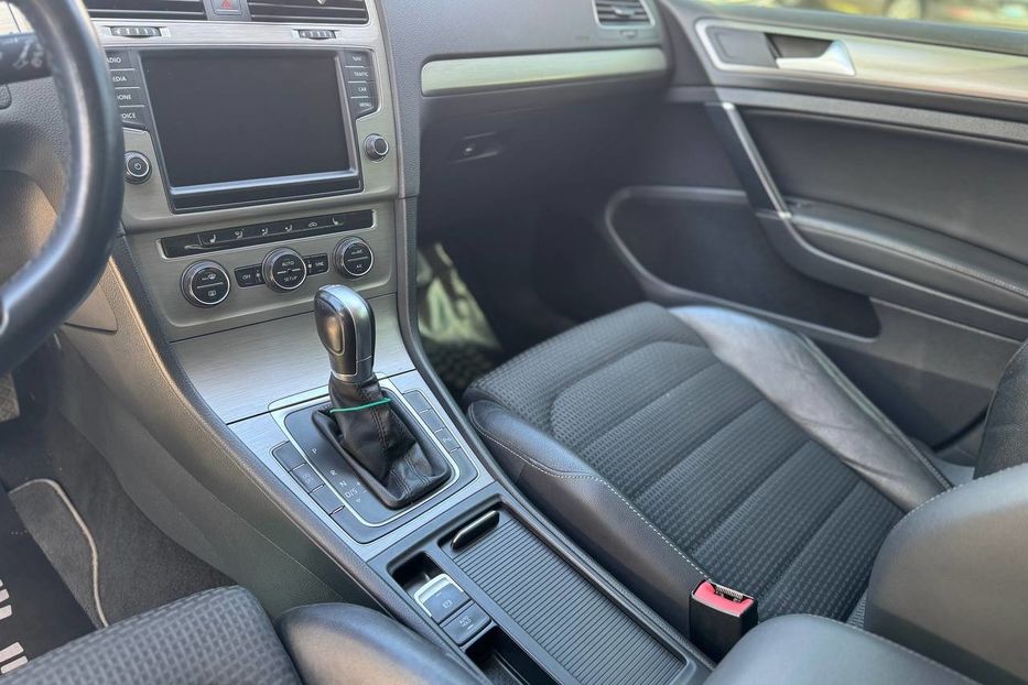 Продам Volkswagen Golf VII 2014 года в Черновцах
