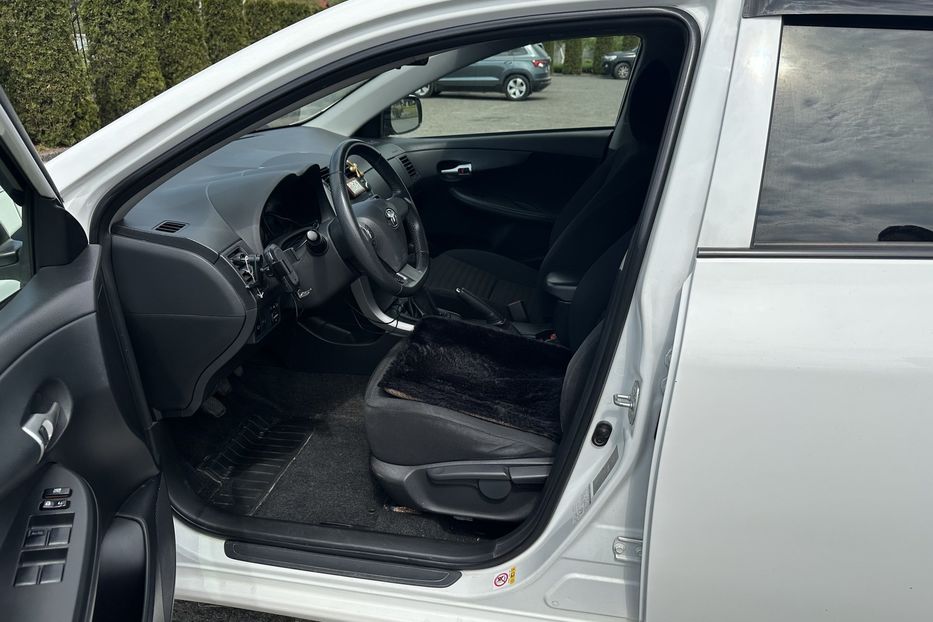 Продам Toyota Corolla 1.4 дизель два комплекта коліс 2013 года в Львове