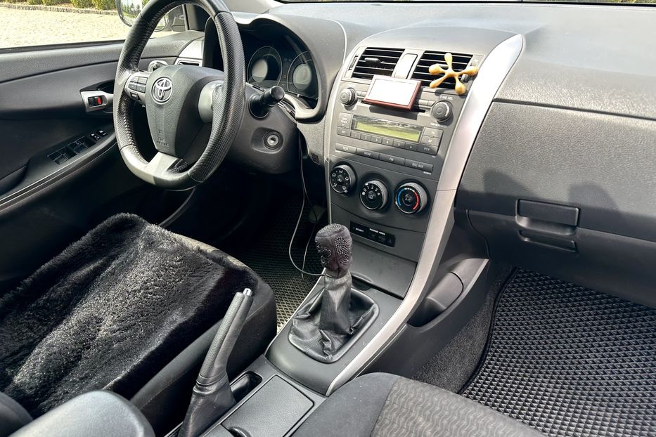 Продам Toyota Corolla 1.4 дизель два комплекта коліс 2013 года в Львове