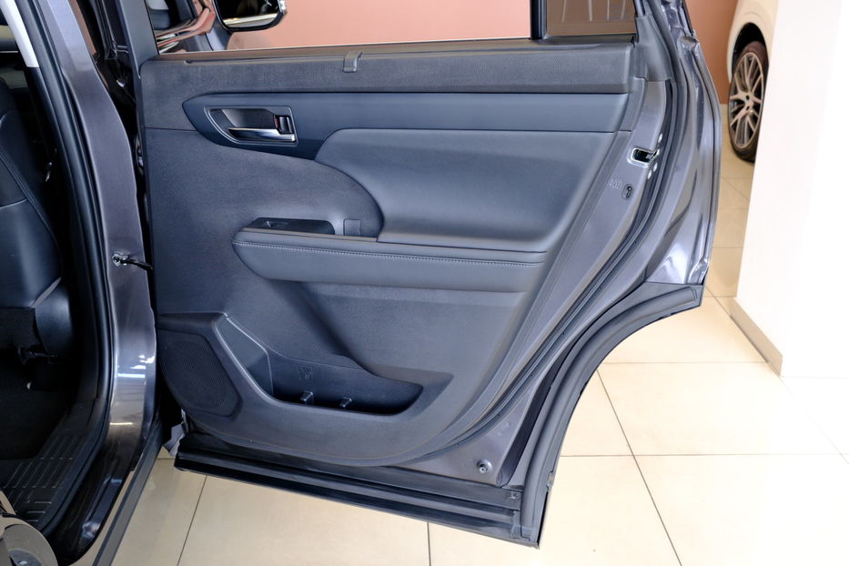 Продам Toyota Highlander Hybrid 2023 года в Одессе