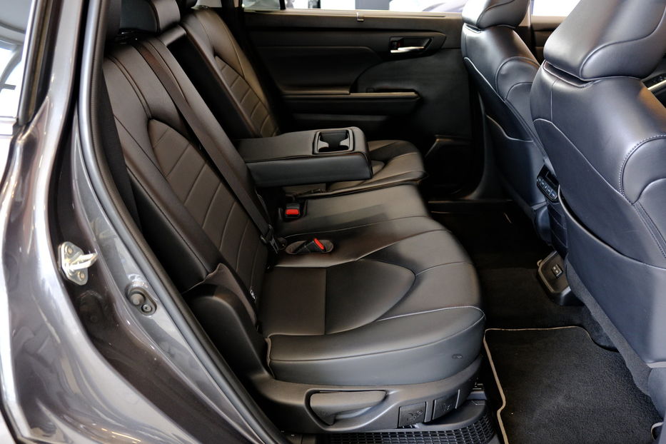 Продам Toyota Highlander Hybrid 2023 года в Одессе
