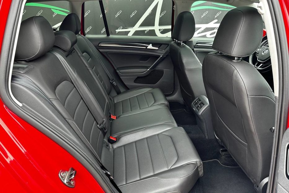 Продам Volkswagen Golf VII Tour 5G 2015 года в Киеве