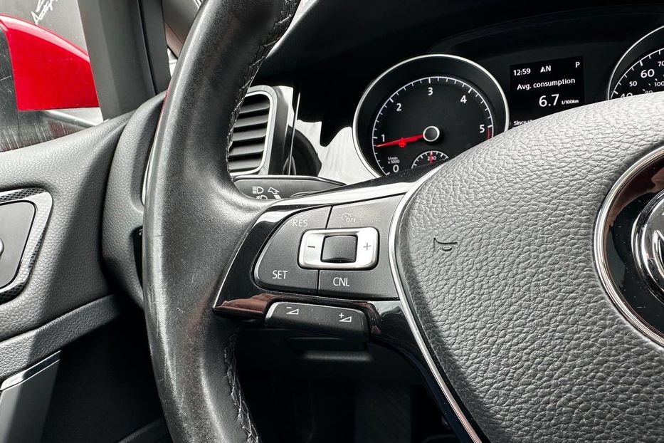 Продам Volkswagen Golf VII Tour 5G 2015 года в Киеве