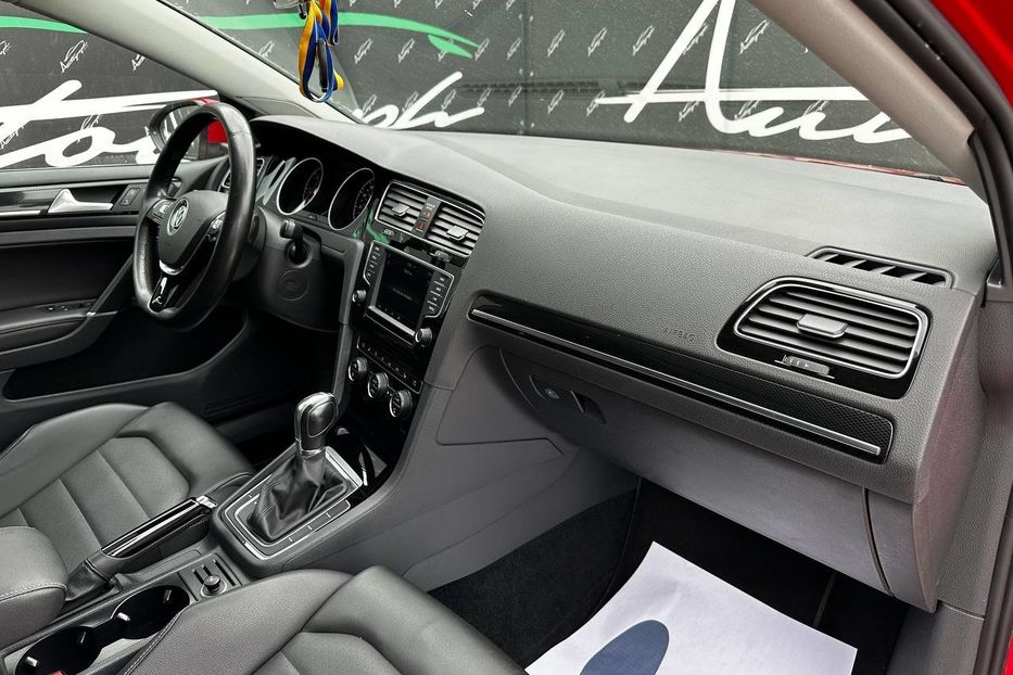 Продам Volkswagen Golf VII Tour 5G 2015 года в Киеве