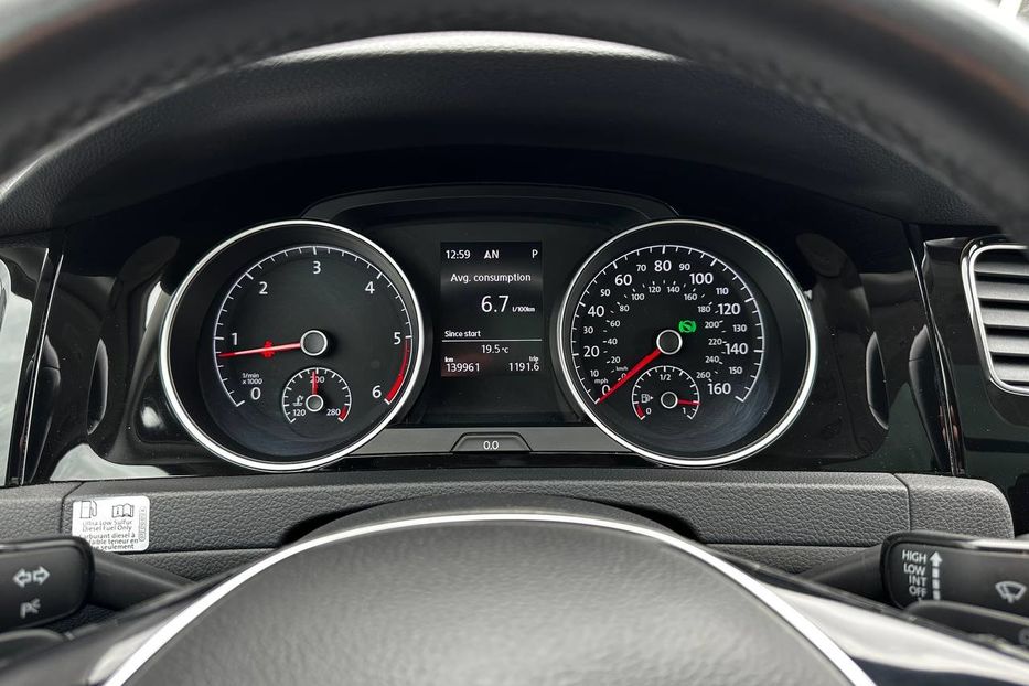 Продам Volkswagen Golf VII Tour 5G 2015 года в Киеве