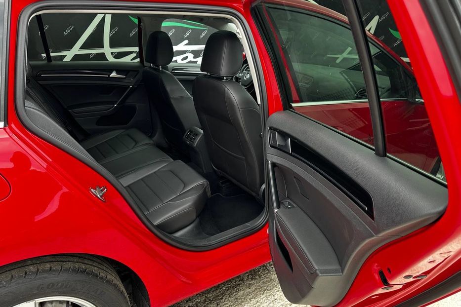 Продам Volkswagen Golf VII Tour 5G 2015 года в Киеве