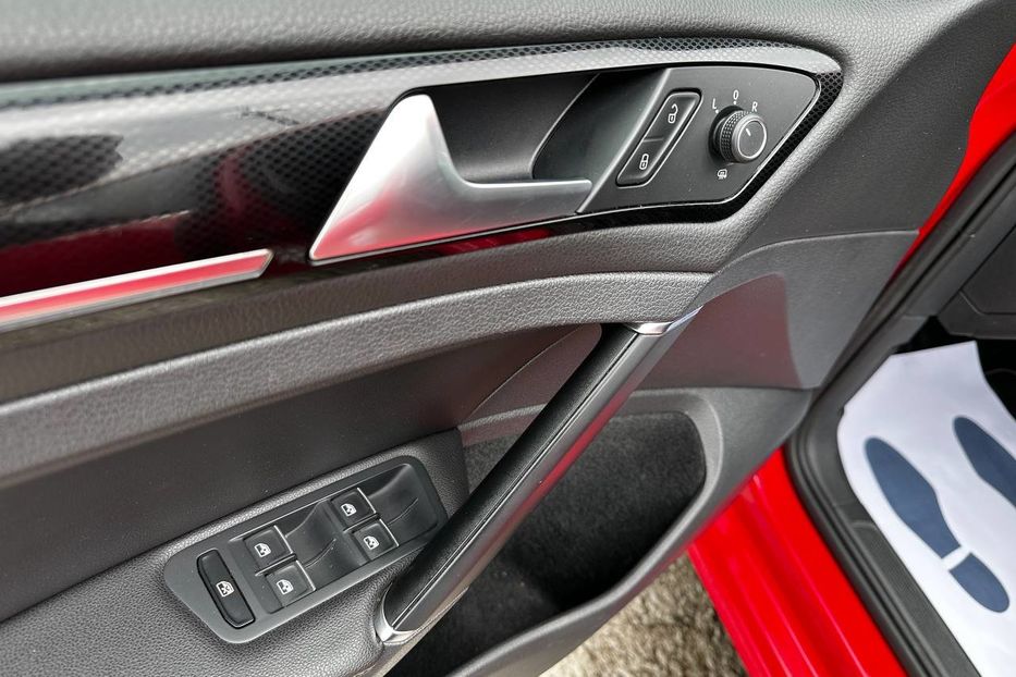 Продам Volkswagen Golf VII Tour 5G 2015 года в Киеве