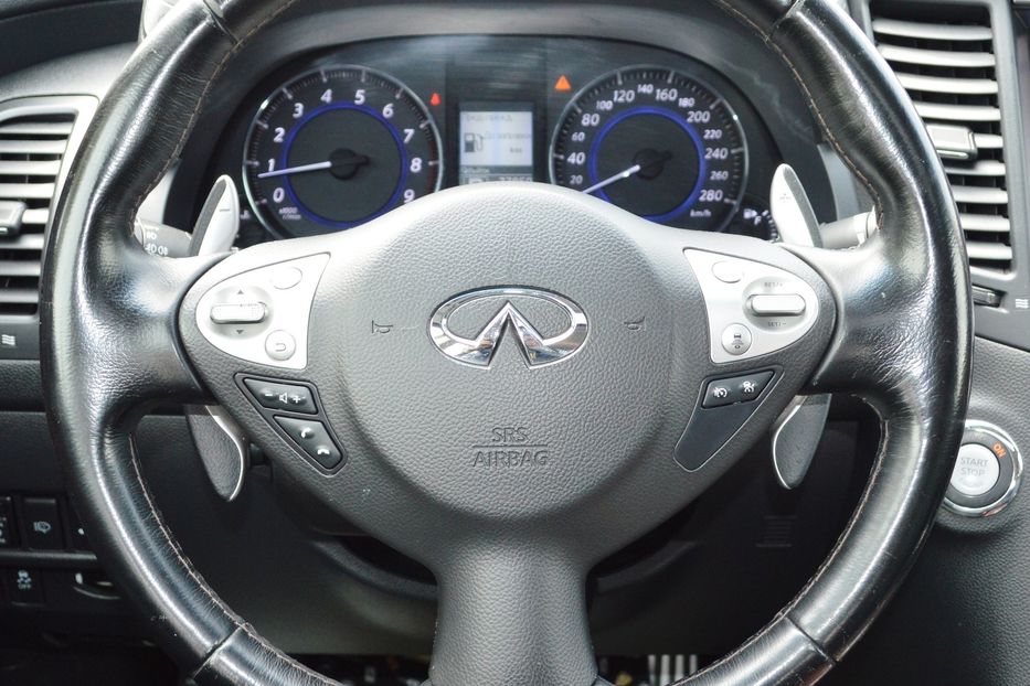 Продам Infiniti QX70 2013 года в Одессе