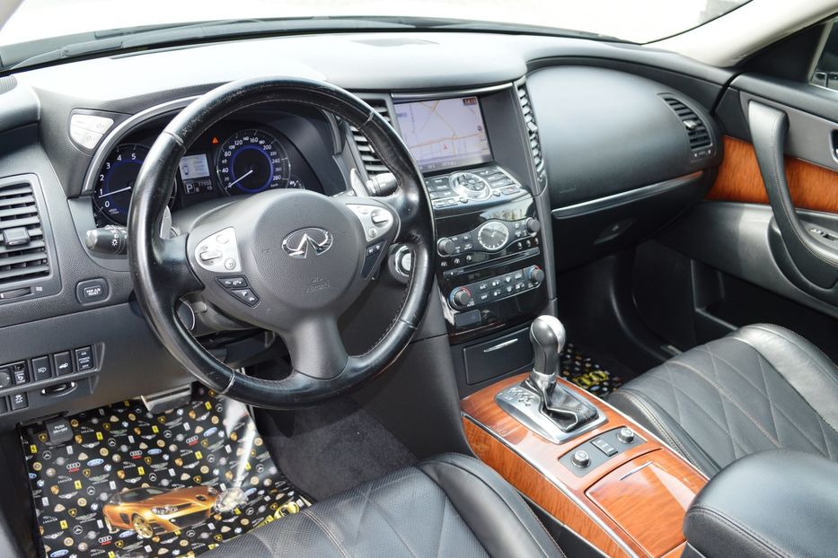 Продам Infiniti QX70 2013 года в Одессе