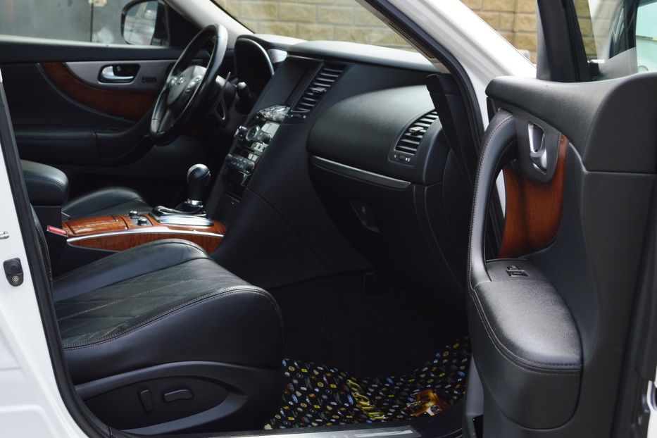 Продам Infiniti QX70 2013 года в Одессе